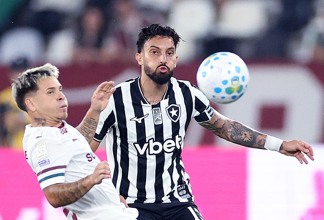 Botafogo sai na frente com golaço, mas Flu busca empate no Nilton Santos
